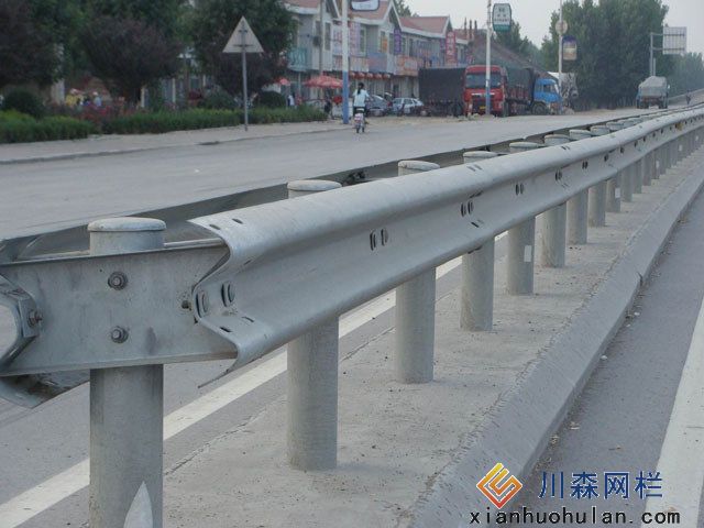 高速公路护栏立柱应设置多高比较好